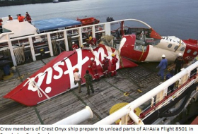 Divers recover one AirAsia black box, one to go - VIDEO